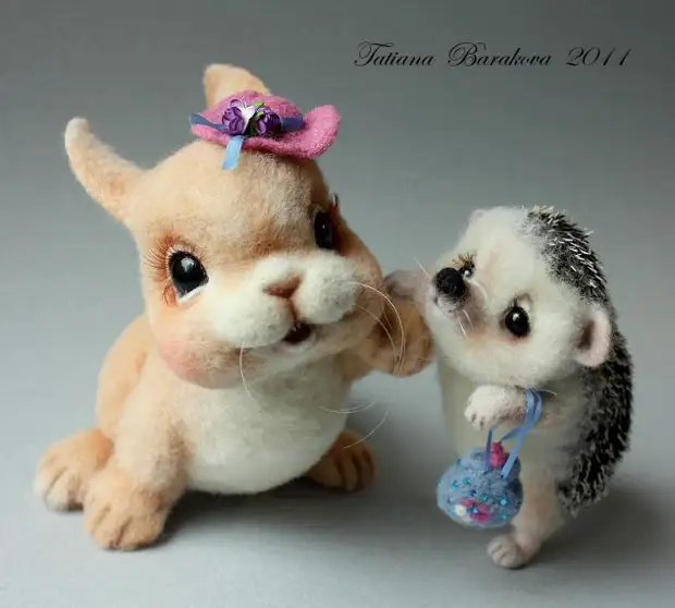 Czułe zabawki - Jeż i królik. Zdjęcie