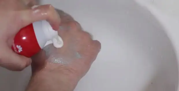 Cómo usar la espuma de afeitar