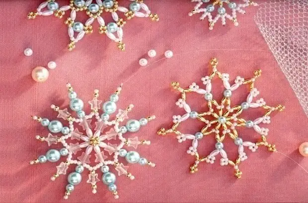 Bead snowflakes