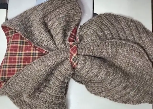 Endre den gamle genseren i en fasjonabel cardigan
