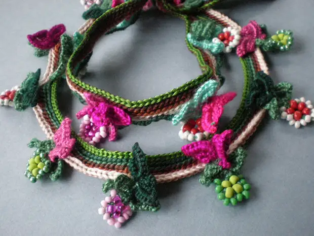 Stunning knitted bracelets, earrings, necklace. Inspire!