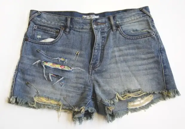 Gumawa mula sa ordinaryong denim shorts fashionable: 8 master class