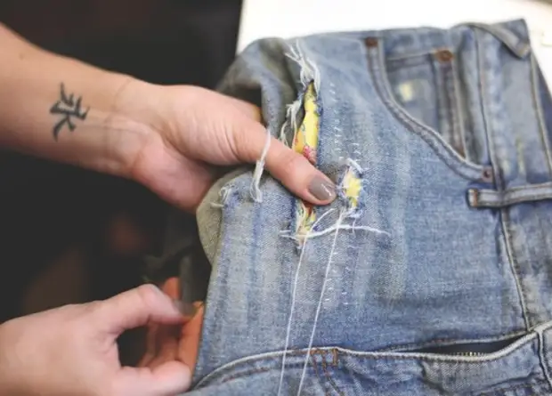 Maken van gewone denim shorts modieuze: 8 masterclasses