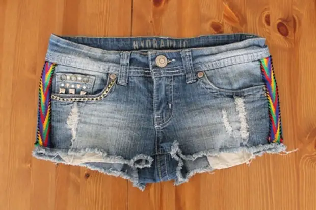 Make from ordinary denim shorts fashionable: 8 master classes