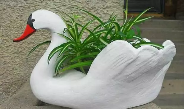 Grandma taught me to make garden swans. You never guess what!