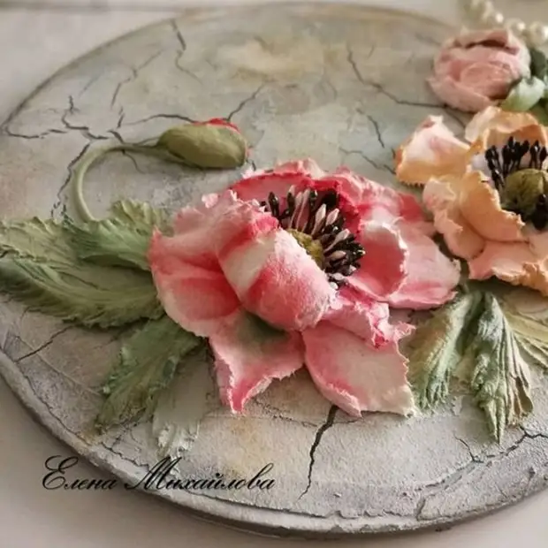 Cvijeće iz dekorativnog gipsa - šarmantni dekor koji želite ponoviti