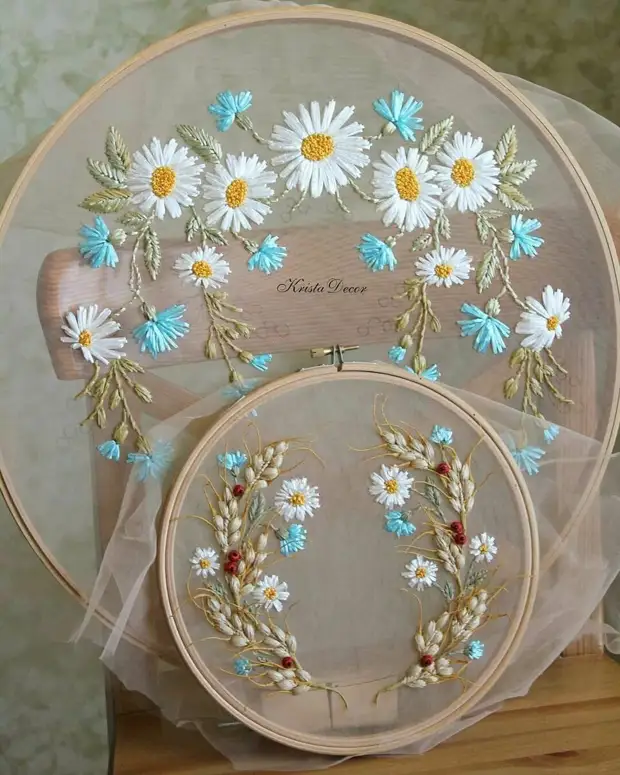 For the present air embroidery from Crysta Decor: weightless, light and so beautiful!