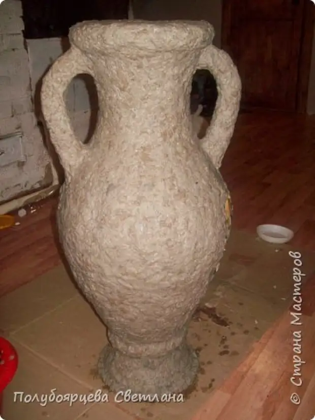 Ваза със собствените си ръце, преди да направите ваза, аз си помислих дълго време да направя кораб, който прилича на древен гръцки амфорус и спря на версията на производството на ваза от картон в техниката на Папиер-Маша. Тук ще ви кажа стъпка по стъпка, както аз и какво се случи в края. Снимка 8.