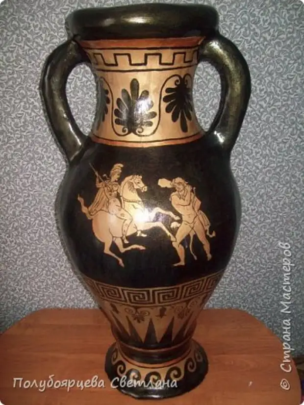 Vase avec vos propres mains avant de faire un vase, j'ai pensé longtemps à faire un navire qui ressemble à un ancien amphore grec et, arrêté à la version de la fabrication d'un vase de carton dans la technique Papier-Masha. Ici, je vais vous dire étape par étape comme je l'ai fait et ce qui s'est passé à la fin. Photo 13.