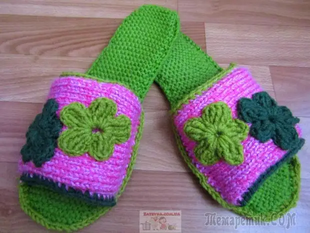 Knitting slippers-slappers with knitting of yarn