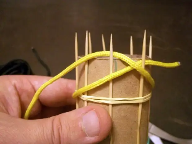 Weaving nodes.