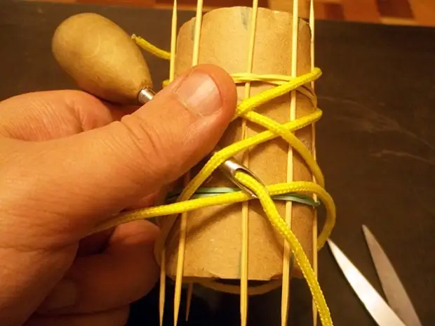 Weaving nodes.