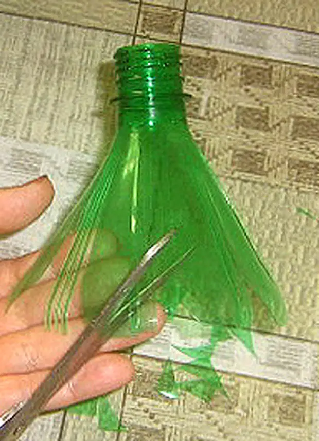 Spalvų gamyba iš plastikinių butelių