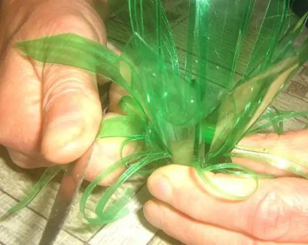 Plastikozko botiletatik koloreak ekoiztea