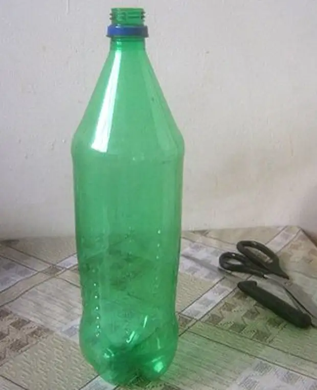 Pengeluaran warna dari botol plastik