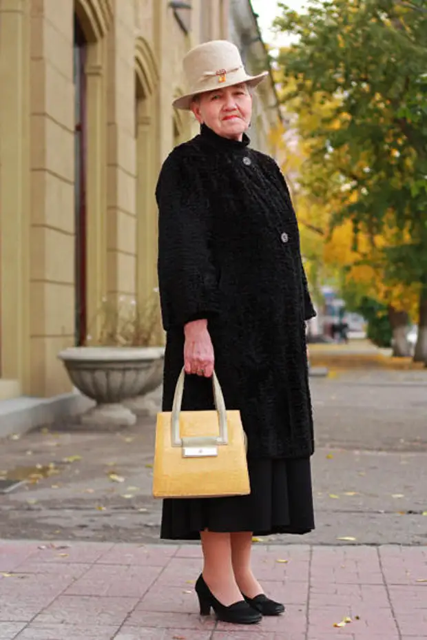 6. 73歳のAlbina Nikolaevna。 OMSK