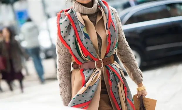 Scarves, pantiness, shawls. A na-ejikarị ụzọ dị mma