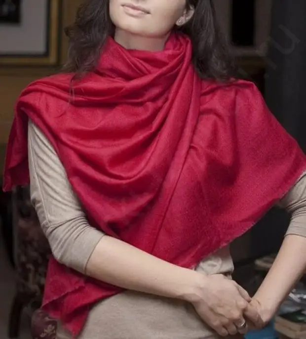 Scarves, pantiness, shawls. A na-ejikarị ụzọ dị mma