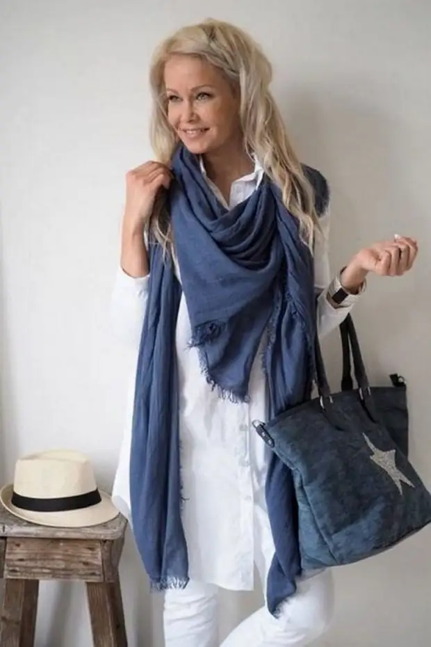 Scarves, pantiness, shawls. A na-ejikarị ụzọ dị mma