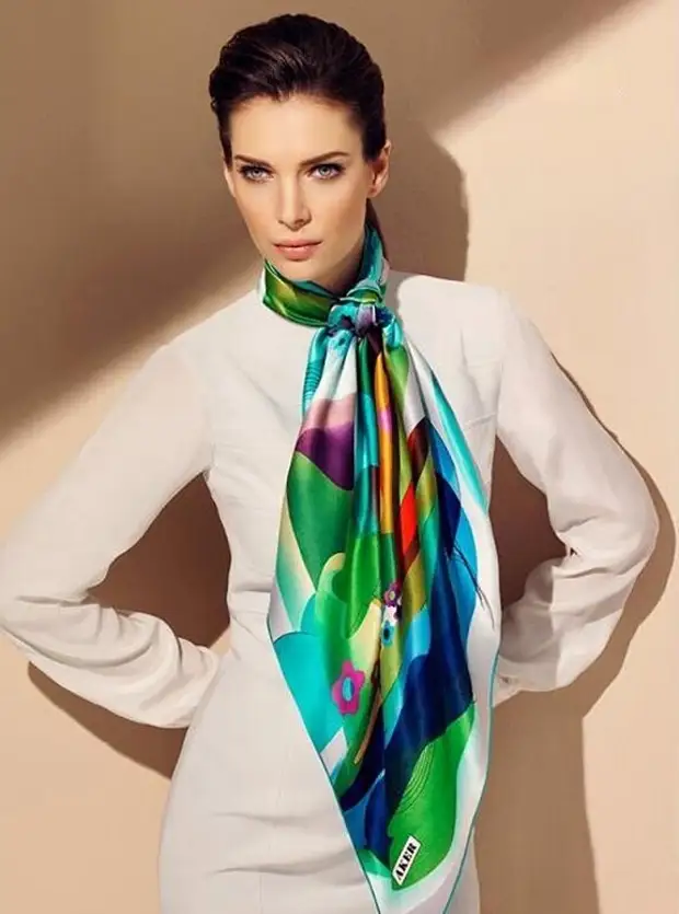 Scarves, pantiness, shawls. A na-ejikarị ụzọ dị mma