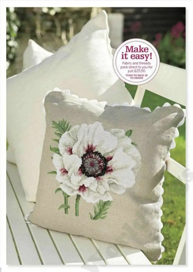 Pillow ერთად flourishing მისი ლამაზი ყვავილი