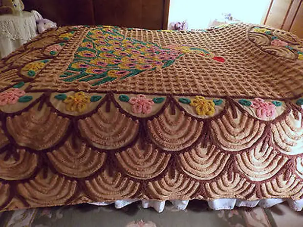 Kamangha-manghang mga bedspread na ginawa sa pamamaraan ng Sinel.