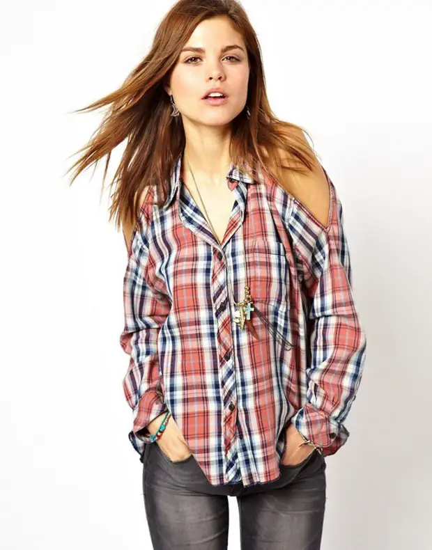 Blouse mat oppene Schëlleren vum Shirt