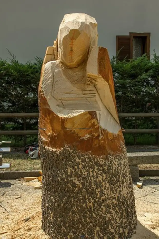 Holzbaumskulptur, Skulptur, Holzarbeit, lang, Prozess, Fotografie