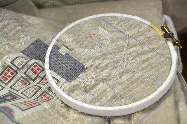 Mchakato wa Msalaba wa Embroidery.