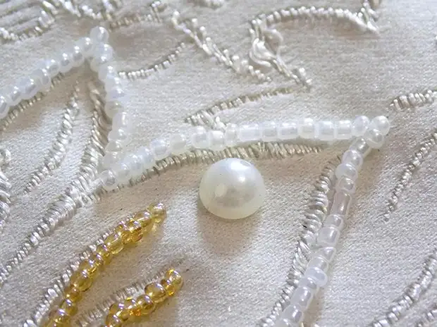 Nous développons la broderie d'usine sur les perles de tissu