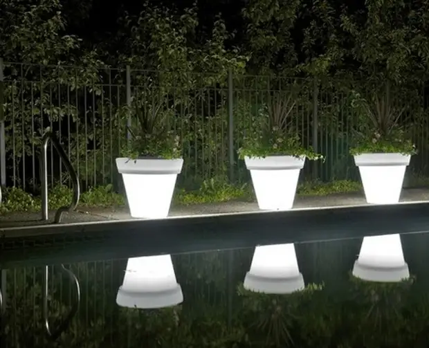 Tuinbeligting met luminescerende verf