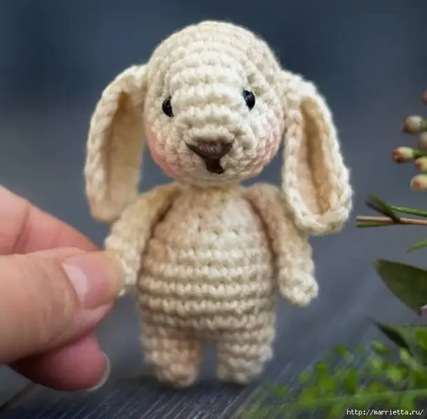 Crochet Bunny i le Amgurum masini