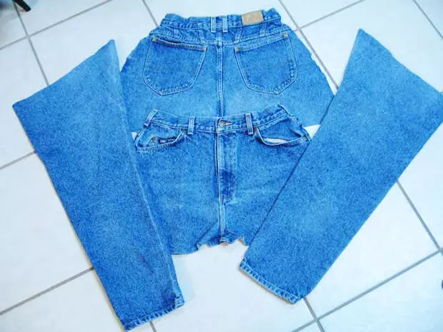 Hoe fan it iene Pair Jeans naai fjouwer apoarn