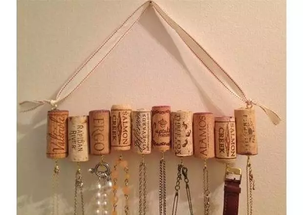 The most useful use of wine plugs