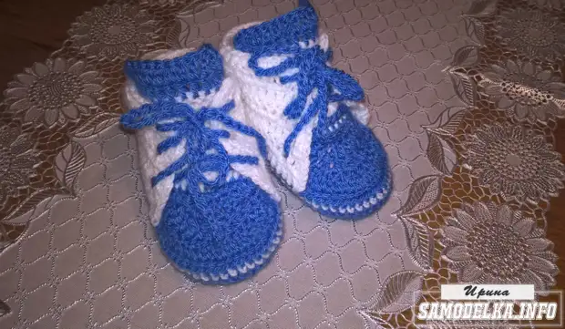 Crochet sneakers booties with step-by-step description