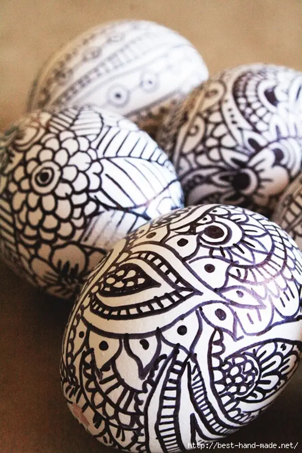 Яйца маркером. Роспись пасхального яйца Зентангл. Зентангл Пасха. Пасхальные яйца дудлинг. Пасхальное яйцо Зентангл.