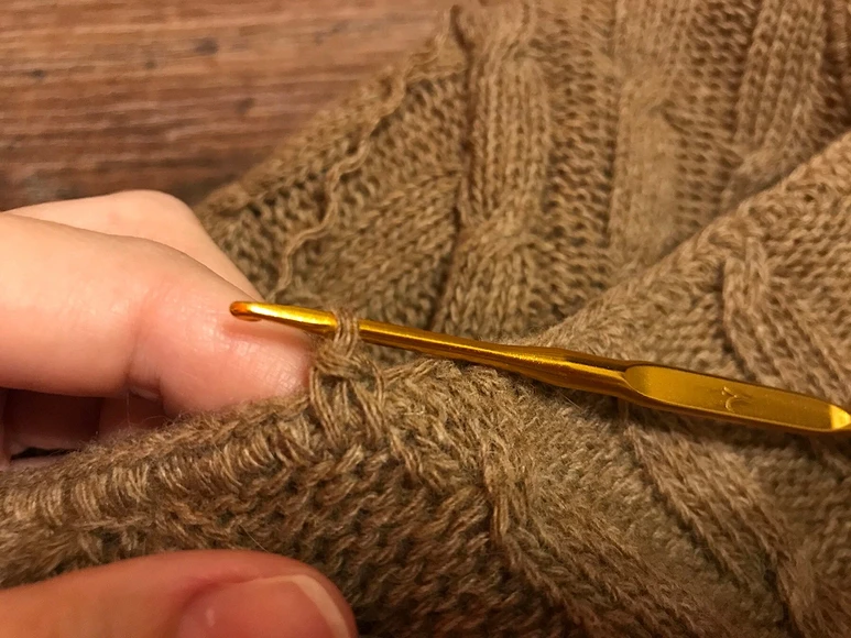 Како шивати једноставан топли џемпер на машини за шивење