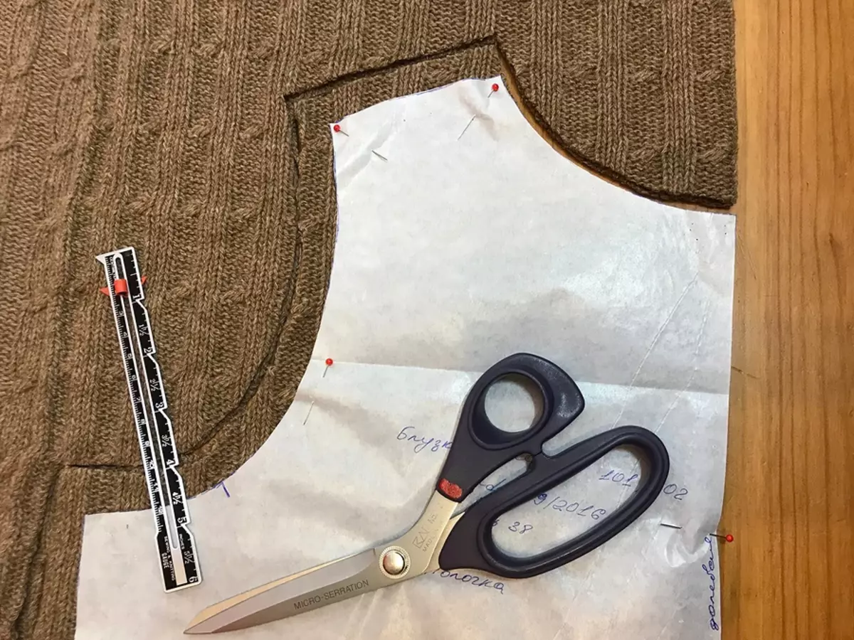 Hoe om 'n eenvoudige warm trui op die naaimasjien te maak